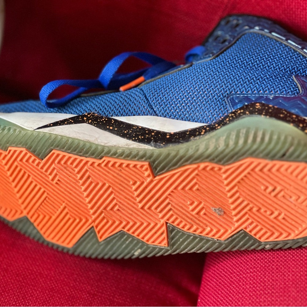 Nike Shoes - Picture 4 of 12